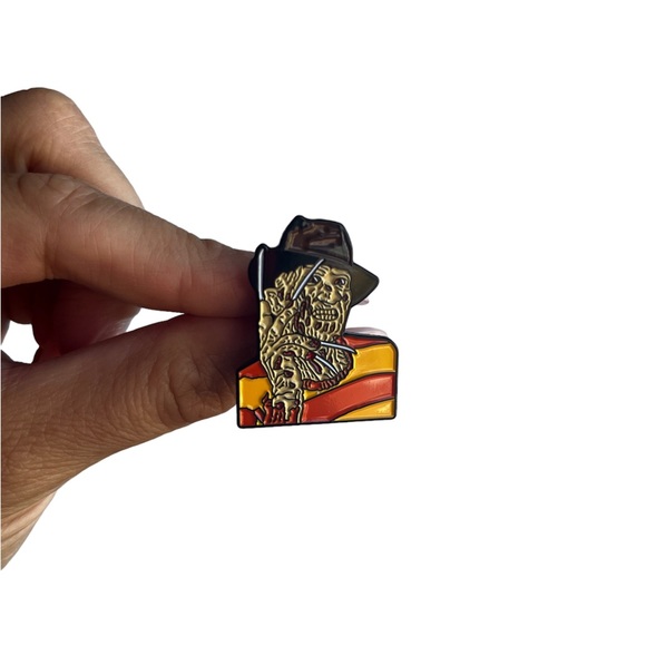 Freddy Kruger Enamel Pin - Picture 2 of 2